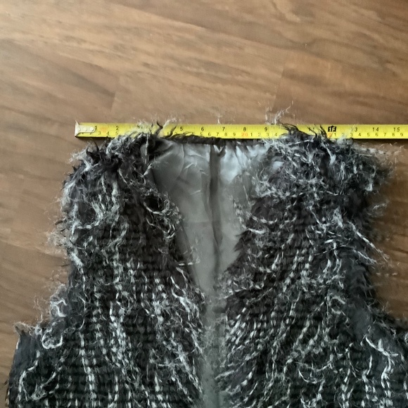 Synthetic faux feather vest - Picture 7 of 7